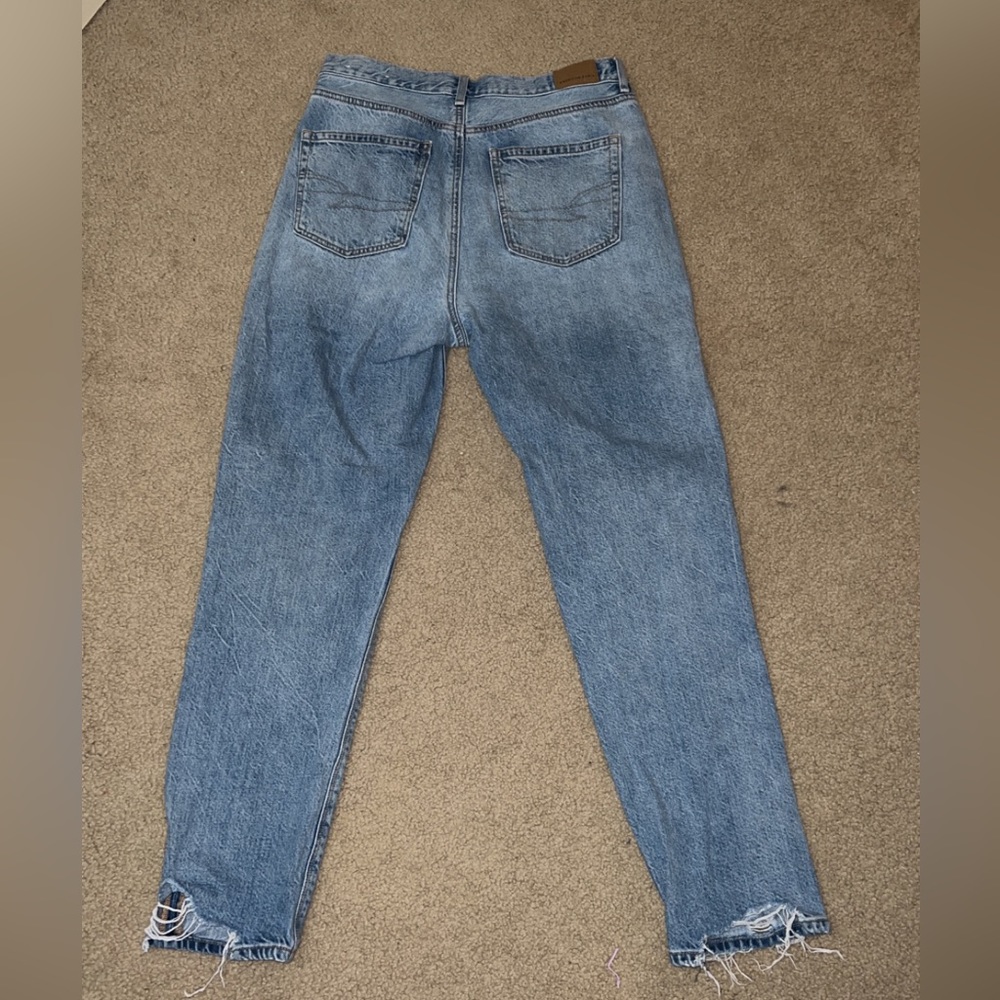 American Eagle Outfitter’s Mom Jeans high rise - Picture 2 of 8